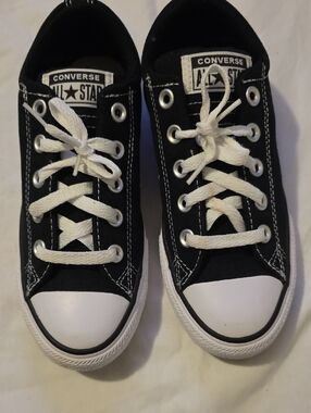 Converse Black and White Low Top Sneakers Boys Size 2